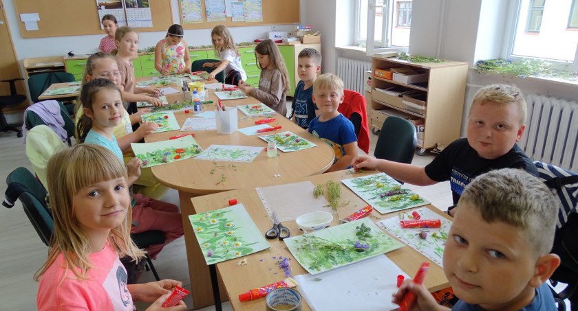 Pierwsze wakacyjne zajęcia plastyczne dobiegły końca, efekty prac są niesamowite 