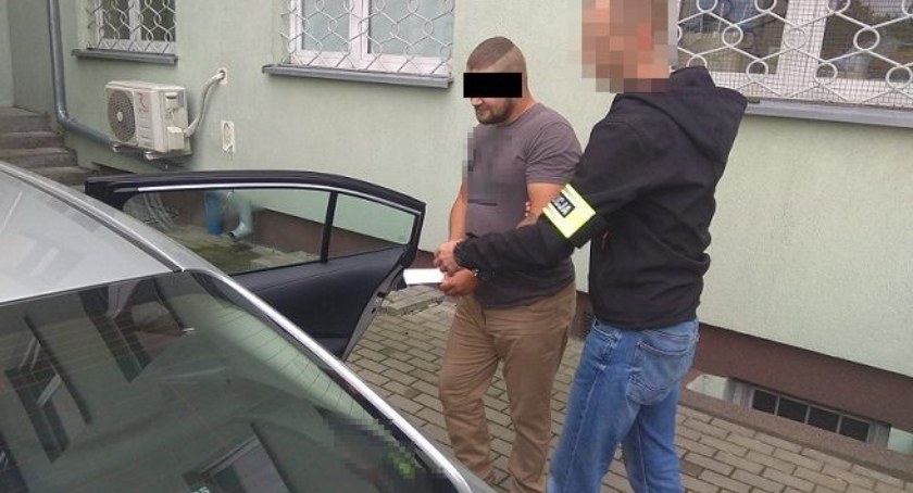 Poszukiwany mężczyzna ukrył się na strychu 