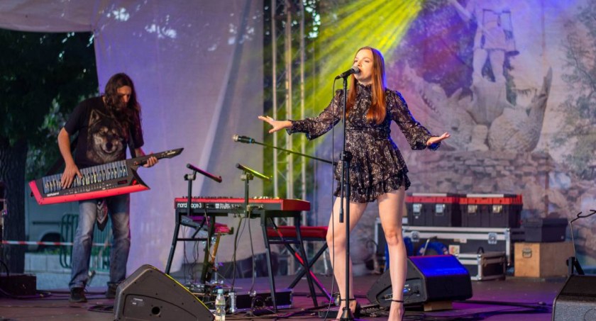 Pop, blues oraz rock zagrany na płycie rynku. Koncert wakacyjny: ElectroAcustic