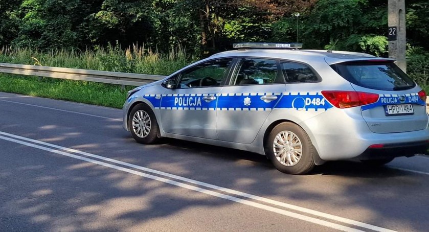 Był pijany i poszukiwany. Jechał 