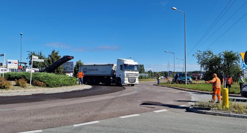 Ulica jak ser szwajcarski. Zaczyna się jej remont