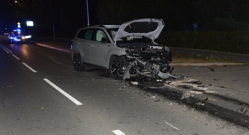 Wypadek na ulicy Warszawskiej. Zjechał na przeciwległy pas ruchu