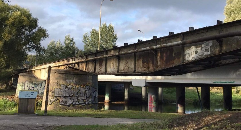 Jeden z mostów w mieście rozebrany. Groził zawaleniem 