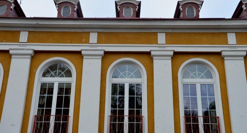 Spotkaj się z fotografem. Pracuje z aparatem kilkanaście lat