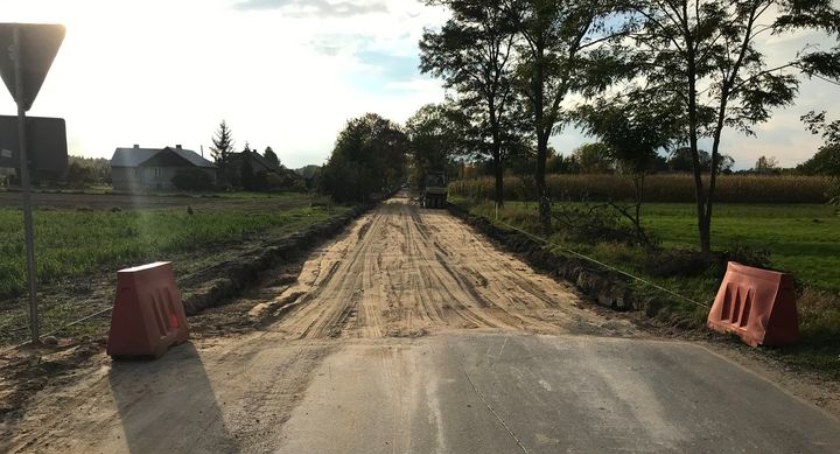 Rozpoczyna się budowa drogi w Dubowie. W najbliższym tygodniu mogą wystąpić problemy z przejezdnością