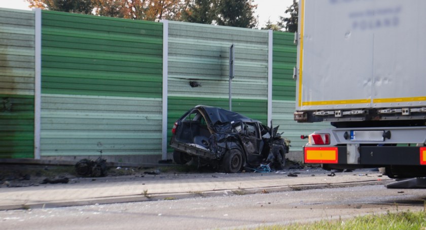  Śmiertelny wypadek na E30 w Białej Podlaskiej. 28-latek zderzył się z ciężarówką