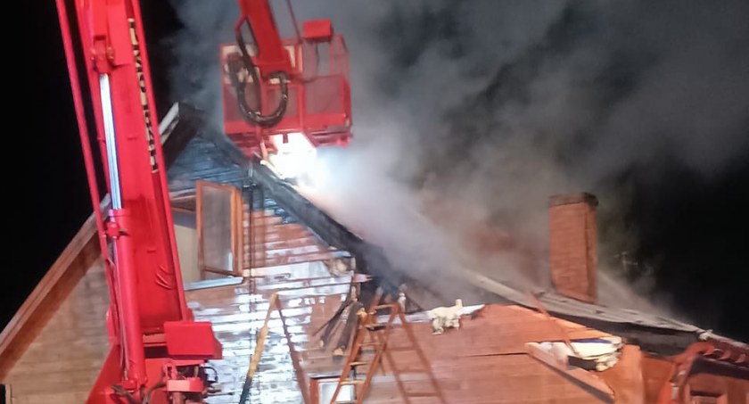 W pożarze stracili dorobek życia. Ruszyła zbiórka na pomoc w odbudowie domu w Olszankach