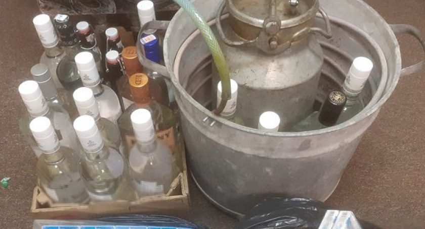 Sprzęt do destylacji alkoholu i zacier w rękach policji 