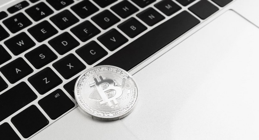 Chciała zainwestować w kryptowalutę. Straciła blisko 9 tysięcy złotych