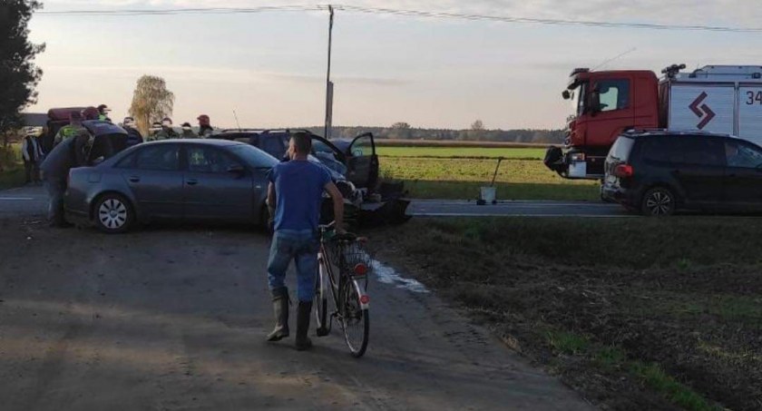 Trzy auta zderzyły się na drodze wojewódzkiej w Łomazach