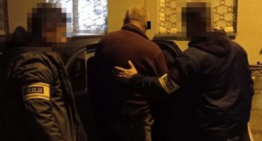 Ścigali go po Polsce. Znaleźli go na plantacji borówki