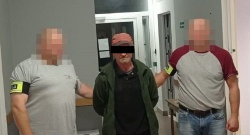 Przykrywał kradzione drewno mchem. Sprawca wyrąbywał las
