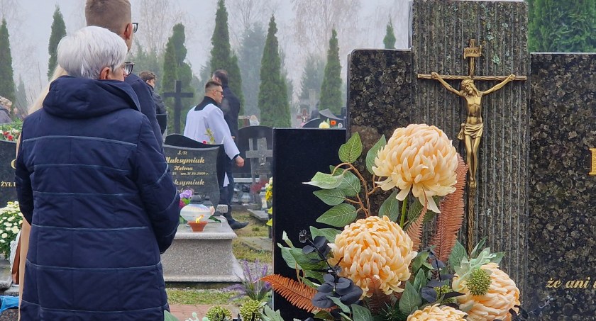 Odwiedzamy zmarłych na cmentarzach. Zdjęcia z miasta i powiatu