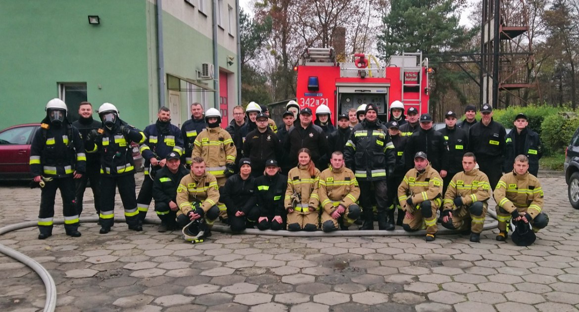 Strażacy-ratownicy zakończyli szkolenie podstawowe. Nowi adepci zasilą jednostki OSP w powiecie bialskim