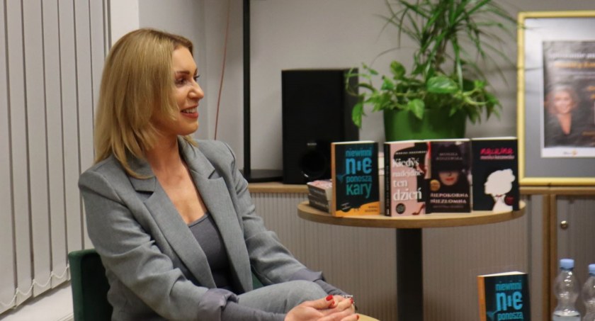 Spotkanie z pisarką Moniką Koszewską. Autorka kryminałów w bialskiej bibliotece