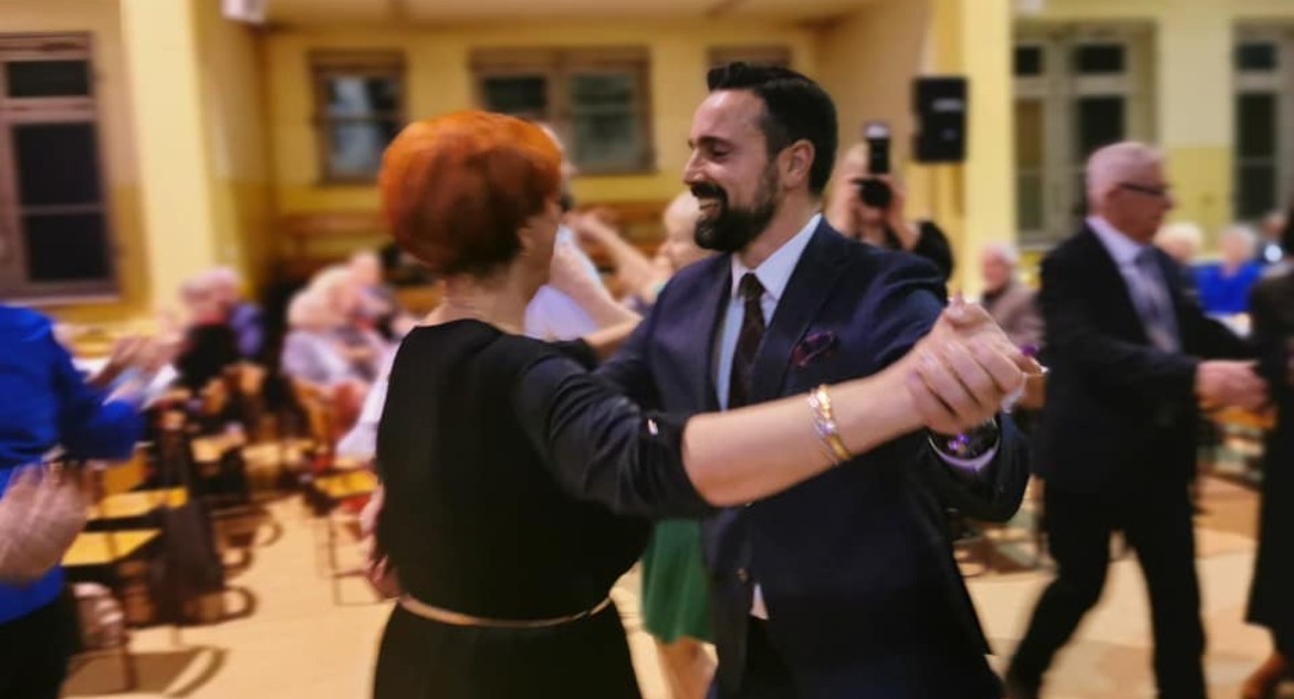 Potańcówka w Białej Podlaskiej. Podczas Miejskich Obchodów Dnia Seniora parkietem zawładnęli najstarsi mieszkańcy