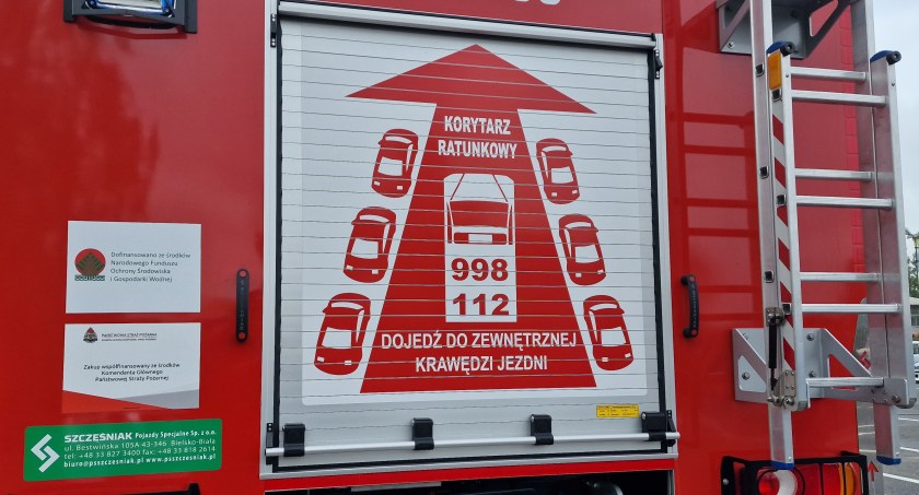 Autobus bialskiego przewoźnika zderzył się z autem. Są utrudnienia
