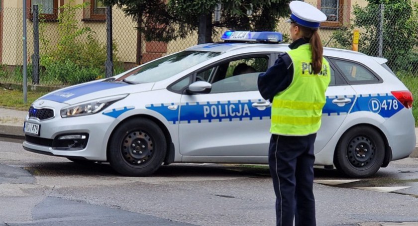 Dwie osoby poszkodowane na dwójce. Zderzyły się osobówki 