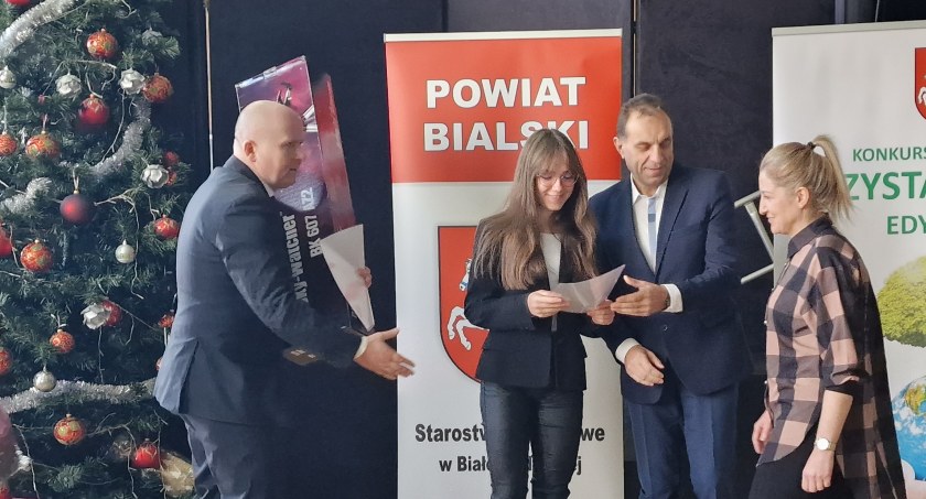 Uczniowie dbają o Czystą ziemię. Wzięli udział w konkursie powiatowym 