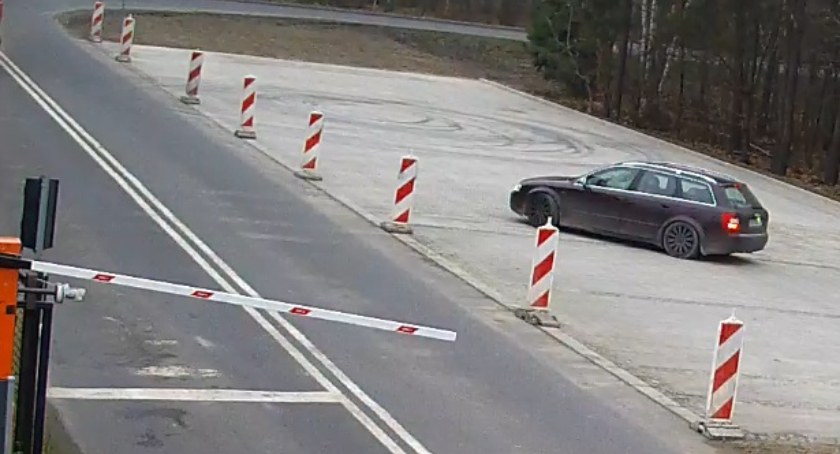 Kręcił „bączki” na świeżo położonej kostce. Zniszczenia oszacowano na niemal 120 tys. zł.