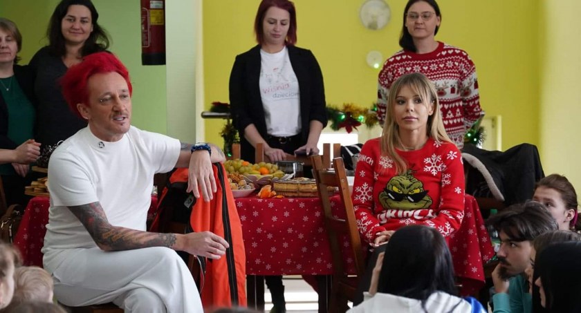 Doda i Michał Wiśniewski odwiedzili dzieciaki w Maniach