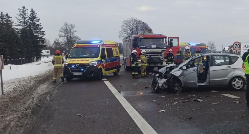 Nowe informacje o kolizji w Styrzyńcu. Ciężarówka uderzyła w osobówkę, zniszczone zostały jeszcze dwa pojazdy