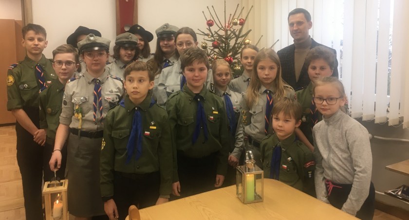 Harcerskie wieści z gminy Łomazy. Już jest Betlejemskie Światełko Pokoju