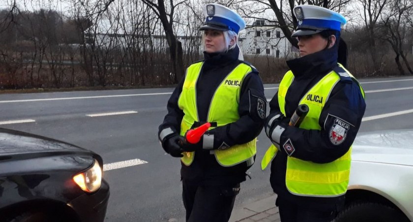 Więcej policjantów na drogach Białej Podlaskiej i powiatu bialskiego. Pilnują powrotów ze świąt