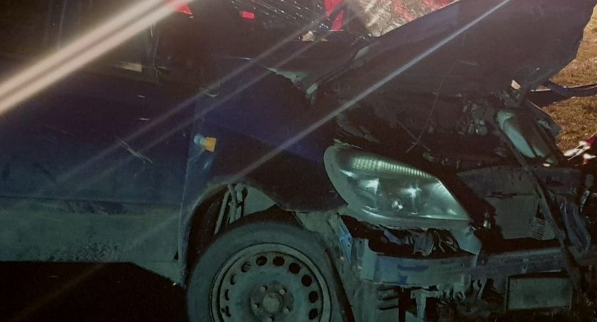 Wypadek na drodze krajowej nr 2. Jedna osoba zginęła, trzy są w szpitalu