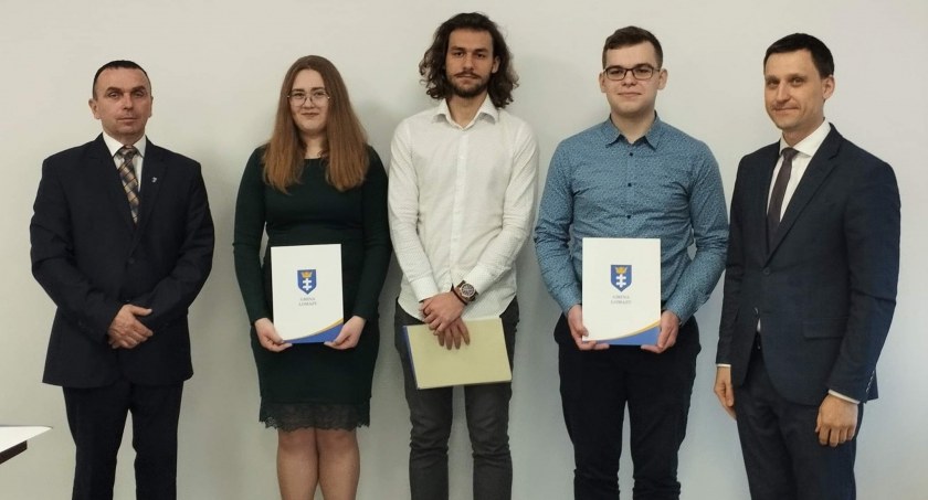 W Łomazach rozdano stypendia studentom pochodzącym z terenu gminy
