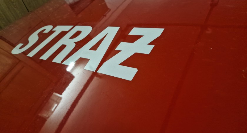 Strażacy wyciągnęli mężczyznę z palącego się domu w Rzeczycy 