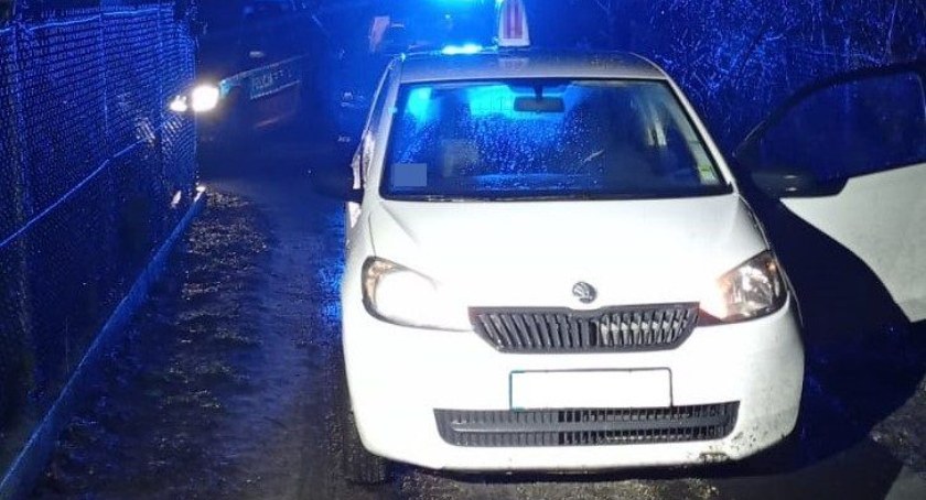 Pościg za skradzionym samochodem do rozwożenia pizzy. Sprawca był pijany