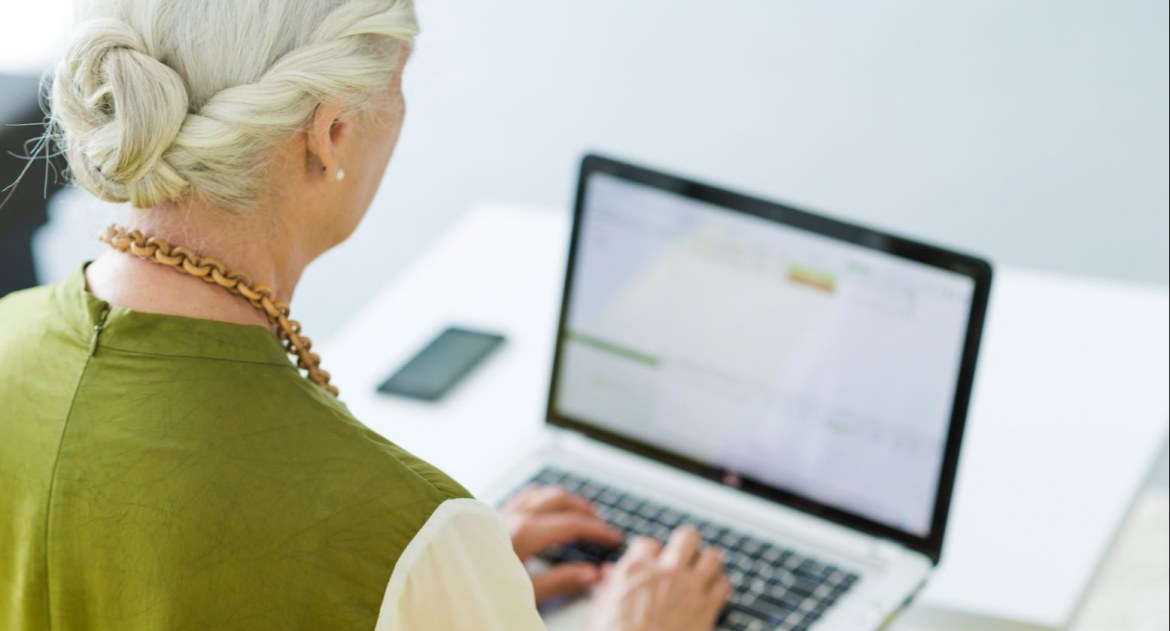 Darmowy webinar dla seniorów. „Cyberbezpieczństwo w kontekście zagrożeń występujących w internecie…”