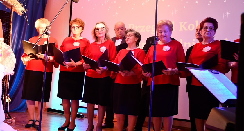 Śpiewali kolędy przy bazylice w Kodniu. Przegląd świątecznych pieśni