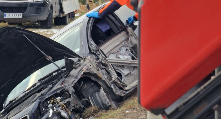 Uderzył w cysterne i audi w Sycynie. Trafił do szpitala