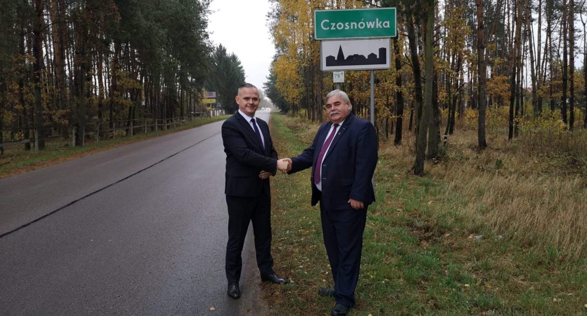 Starosta i wójt obiecali ścieżkę i drogę w Czosnówce. Powiat pozyskał 33 mln złotych m.in. na jej budowę