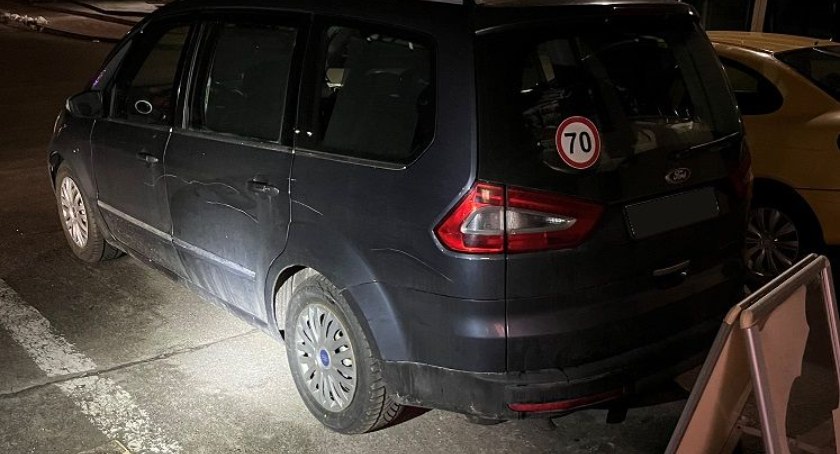 Zaparkował auto przy dworcu kolejowym i ktoś mu porysował auto. Sprawca jest już w rękach policji