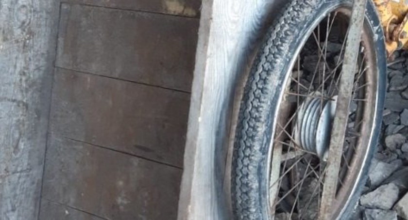 Mieszkańcy gminy Terespol kradli części torów. Wywozili je wózkiem