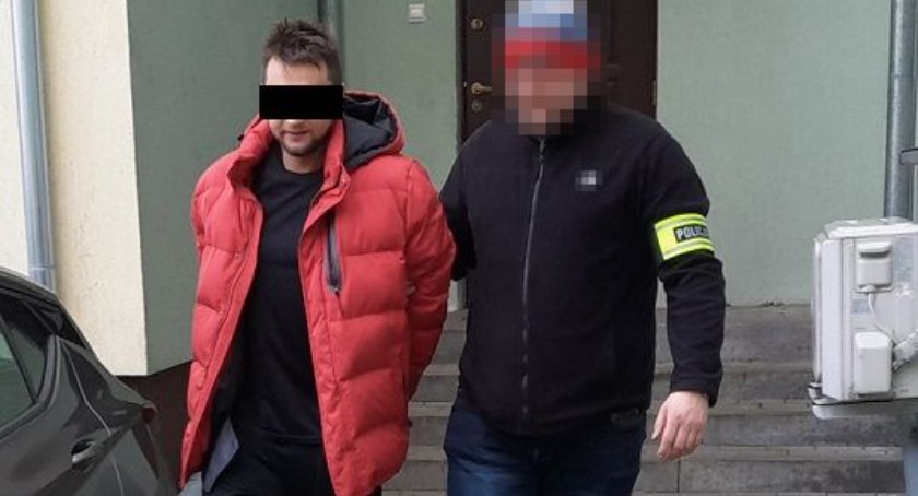 Wpadł podczas kradzieży i podał dane swojego brata. Okazało się, że jest poszukiwany listem gończym