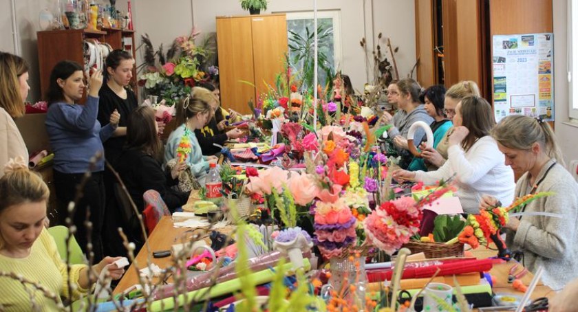 Rok pomocy Ukraińcom. Pracownicy i Wolontariusze Caritas pomagają uchodźcom 