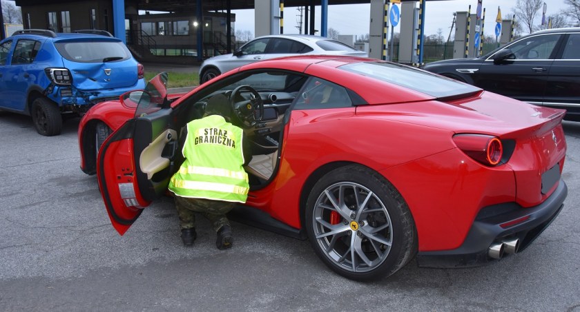 Kukuryki: Najdroższy pojazd zatrzymany na granicy. Ferrari za 1,2 mln zł było kradzione
