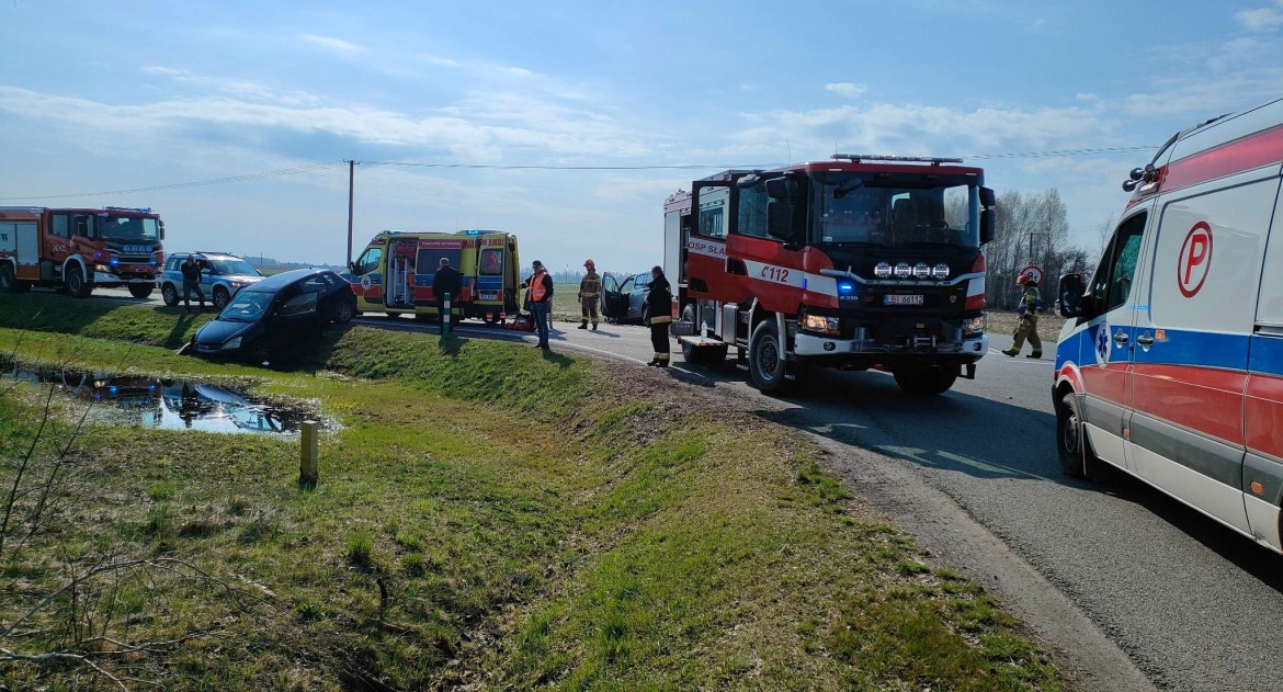 Kolonia Sławatycze: Wypadek Hondy i Toyoty. Smigłowiec LPR zabrał 11-letnie dziecko do szpitala [ZDJĘCIA]