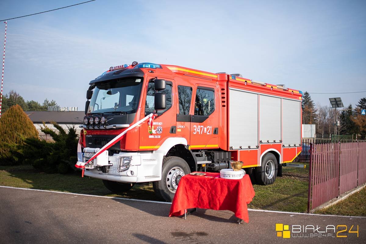 Przekazanie wozu strażackiego w Dobryniu Dużym