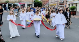 Tłumy wiernych na Placu Wolności w Białej Podlaskiej&hellip;