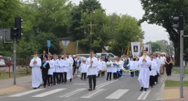 Setki parafian uczestniczyły w procesji Bożego Ciała&hellip;