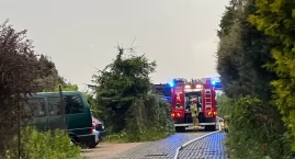 Pożar po uderzeniu pioruna w Rakowiskach. Służby wci&hellip;
