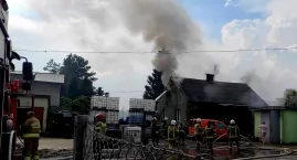 Zerwany dach przy ul. Targowej i pożar w Rzeczycy. S&hellip;