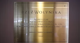     By pamięć nie zginęła. W bialskim szpitalu odsłonięto Tablicę Pamięci Ofiar Wołynia