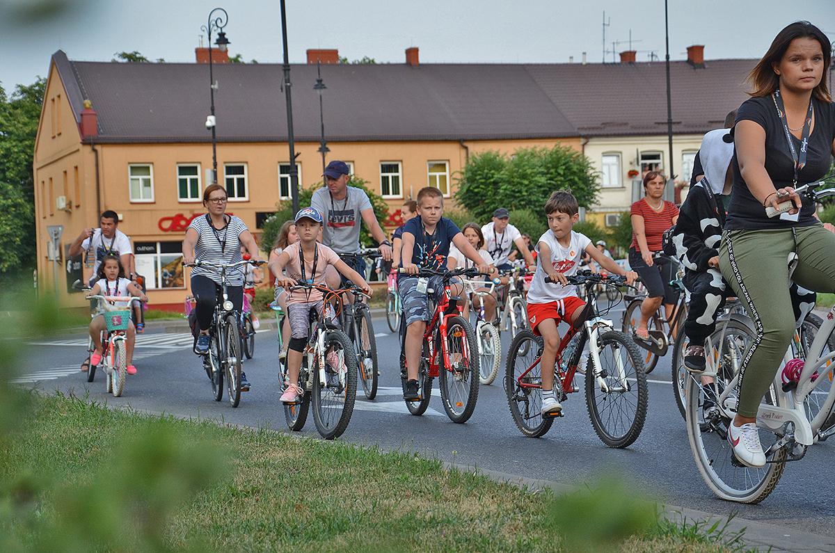 Przejeżdżali miastem na czym się dało