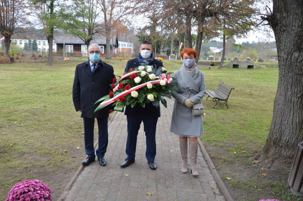 Świętowali niepodległość. Kwiaty złożyli także w imieniu mieszkańców